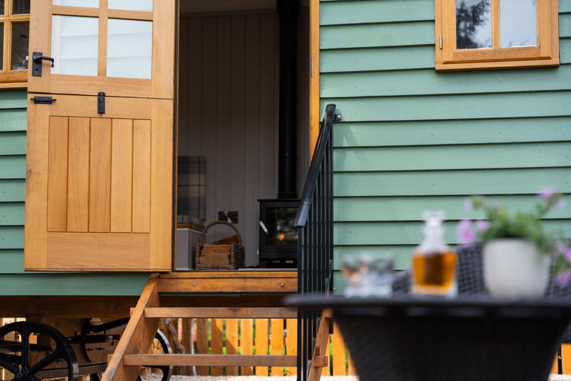 Driftwood & Hot Tub Villa Fort William Dış mekan fotoğraf