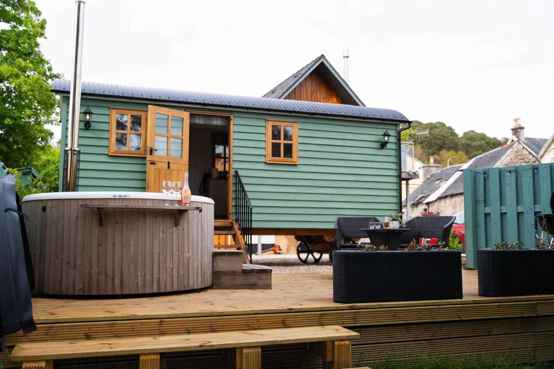 Driftwood & Hot Tub Villa Fort William Dış mekan fotoğraf