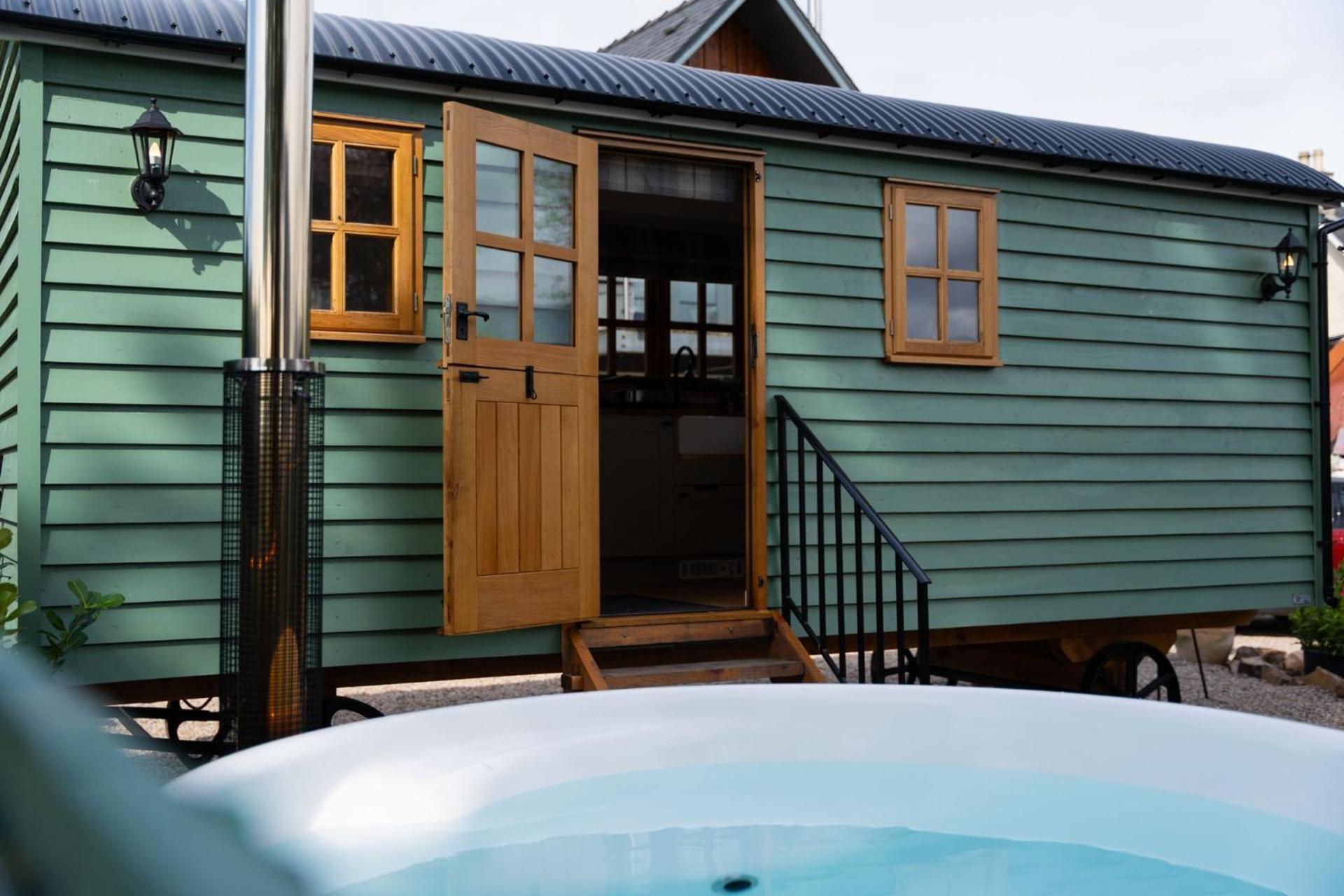 Driftwood & Hot Tub Villa Fort William Dış mekan fotoğraf