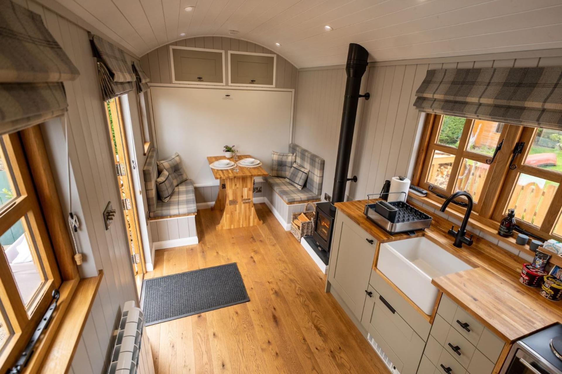 Driftwood & Hot Tub Villa Fort William Dış mekan fotoğraf