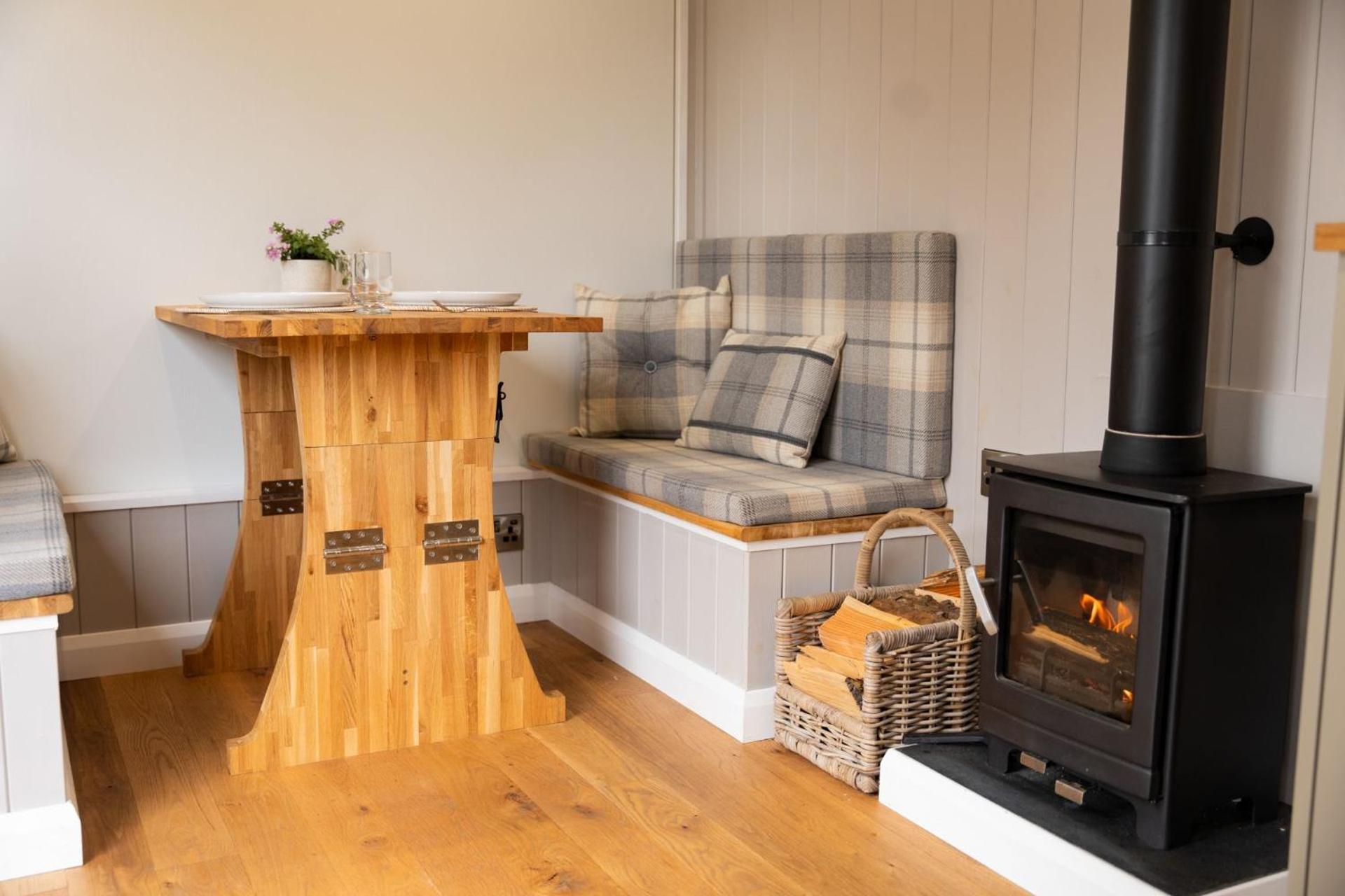 Driftwood & Hot Tub Villa Fort William Dış mekan fotoğraf
