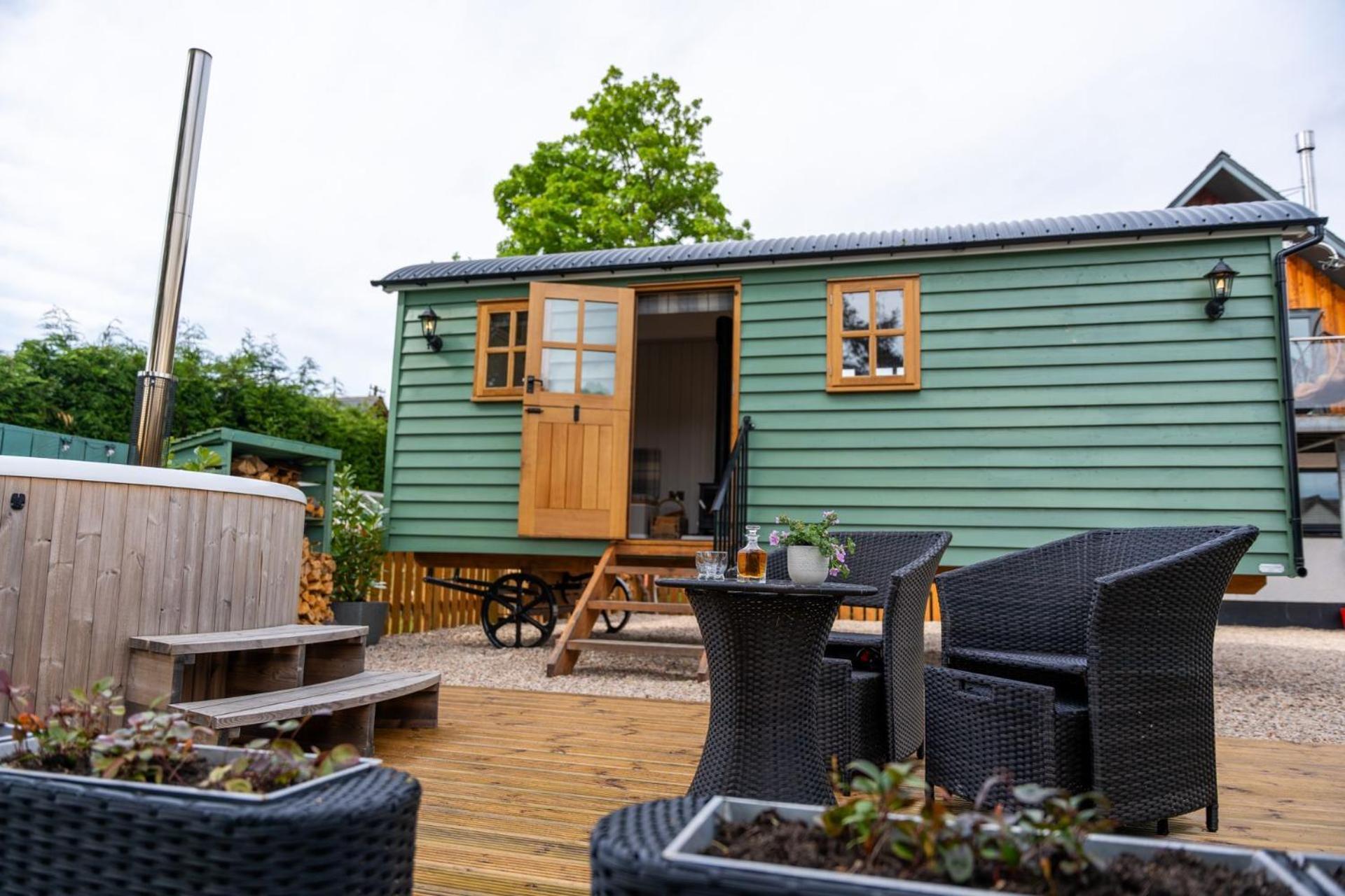 Driftwood & Hot Tub Villa Fort William Dış mekan fotoğraf