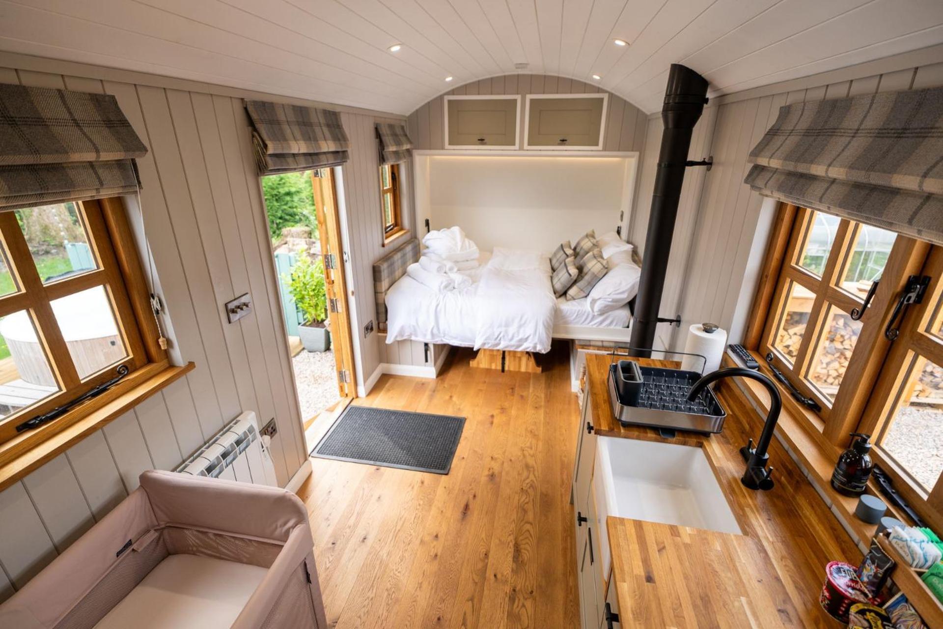 Driftwood & Hot Tub Villa Fort William Dış mekan fotoğraf